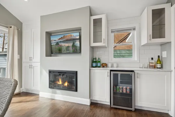 Fireplace & Wet Bar